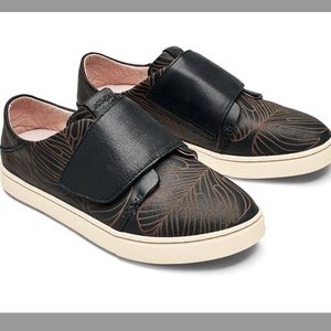 OluKai Pehuea Loupili Women's Leather Velcro Sneaker w Monstera Print Size 8